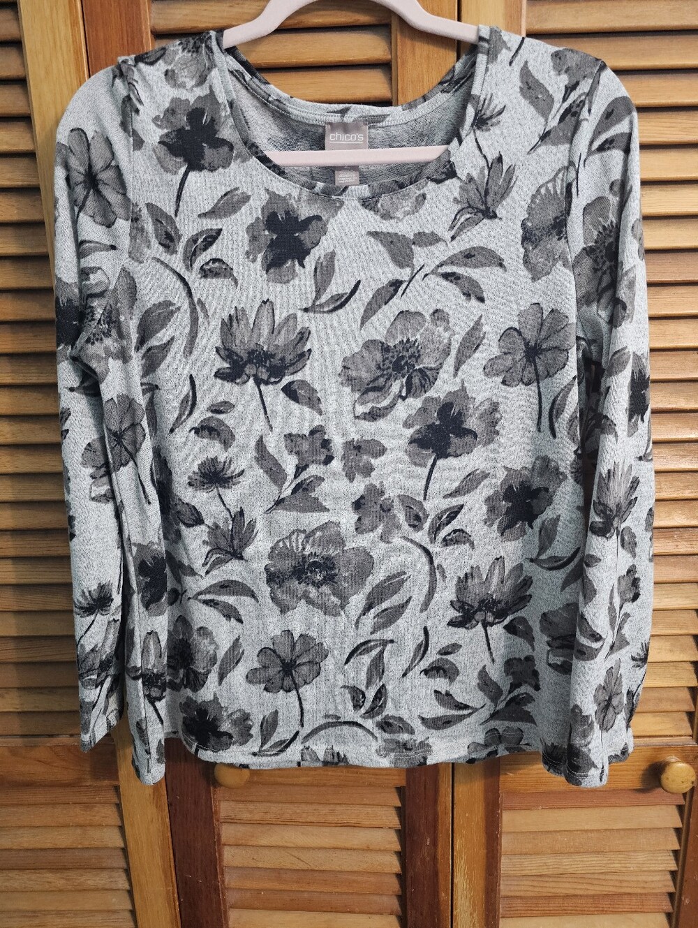Chico's Size 2 (Large 12/14) Gray Floral Long Sleeve Soft Stretch Casual Sweater